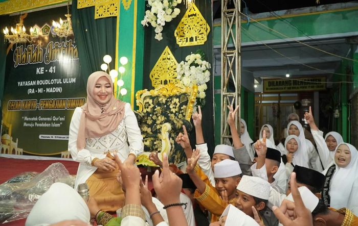 Ning Lia Tantang Santri Lantang Bersholawat, yang Paling Semangat Diganjar Hadiah