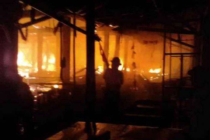 Pasar Besar Kota Malang Terbakar, Sudah 4 Jam Api Berkobar, Diduga dari Toko di Lantai Dasar
