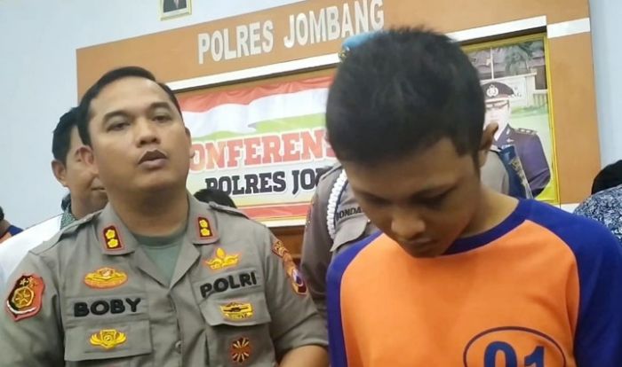 Bermodal Hijab, Pemuda Asal Jombang Tipu Belasan Pria Hidung Belang dengan Menyamar Perempuan Bermodal Hijab, Pemuda Asal Jombang Tipu Belasan Pria Hidung Belang dengan Menyamar Perempuan