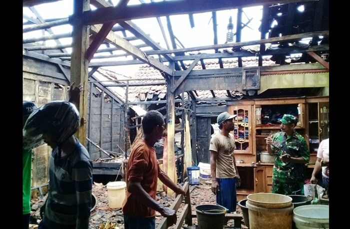 Rumah Janda Tua di Kenduruan Tuban Habis Dilalap Si Jago Merah Rumah Janda Tua di Kenduruan Tuban Habis Dilalap Si Jago Merah