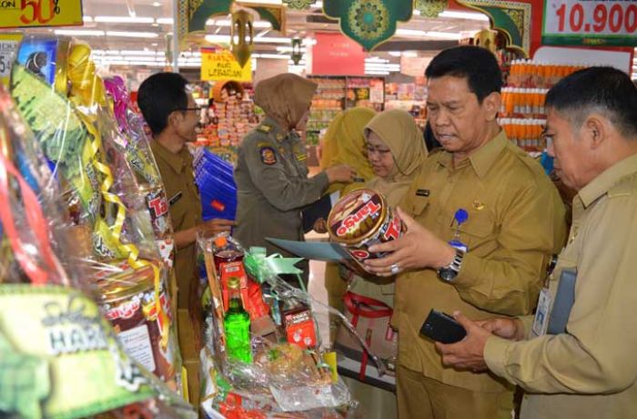 Sidak Mamin di Tiga Supermarket, Dinkes Gresik Temukan Kurma Berjamur Sidak Mamin di Tiga Supermarket, Dinkes Gresik Temukan Kurma Berjamur