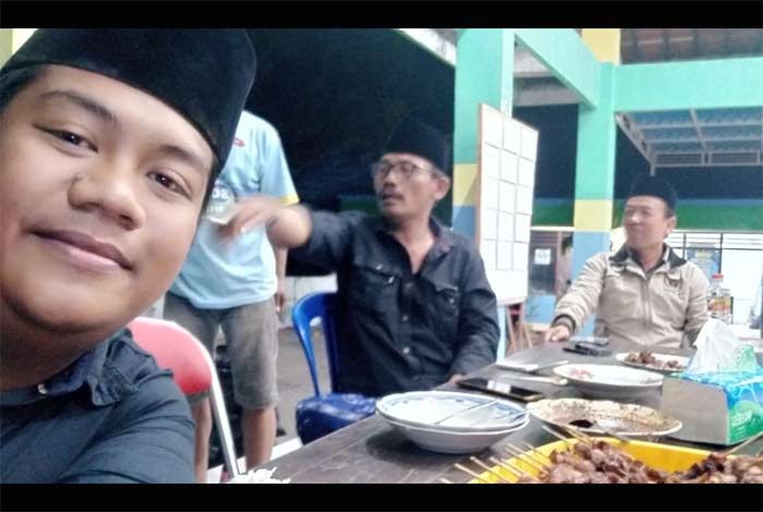 Pesta Sate Kambing untuk Rayakan HUT Kemerdekaan RI ke-73 Pesta Sate Kambing untuk Rayakan HUT Kemerdekaan RI ke-73