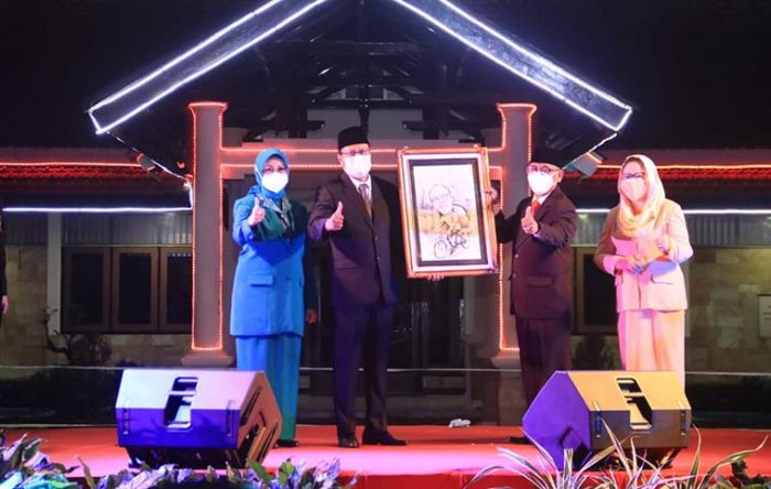 Gus Ipul Pimpin Sertijab Sekda, Ketua DWP, dan 7 Pejabat Pimpinan Tinggi Pratama Kota Pasuruan Gus Ipul Pimpin Sertijab Sekda, Ketua DWP, dan 7 Pejabat Pimpinan Tinggi Pratama Kota Pasuruan