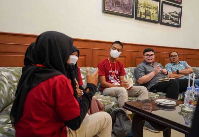 Diwawancarai Wartawan Sekolah, Bupati Kediri Mengaku Deg-degan Diwawancarai Wartawan Sekolah, Bupati Kediri Mengaku Deg-degan