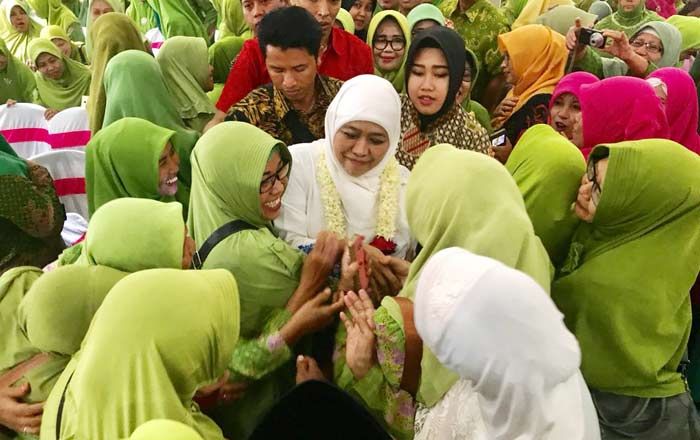 Khofifah Dukung Jokowi dari Jalur Relawan Khofifah Dukung Jokowi dari Jalur Relawan