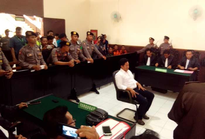Koordinator Demo Menolak Tambang Tumpang Pitu Banyuwangi Divonis 10 Bulan Penjara Koordinator Demo Menolak Tambang Tumpang Pitu Banyuwangi Divonis 10 Bulan Penjara