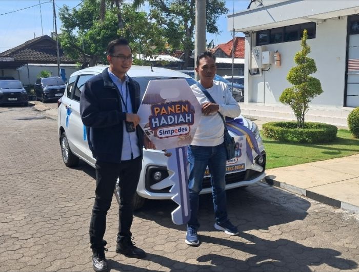Para Nasabah BRI Tuban Pemenang PHS Semester I 2025 Terima Langsung Hadiah Mobil dan 11 Motor Para Nasabah BRI Tuban Pemenang PHS Semester I 2025 Terima Langsung Hadiah Mobil dan 11 Motor