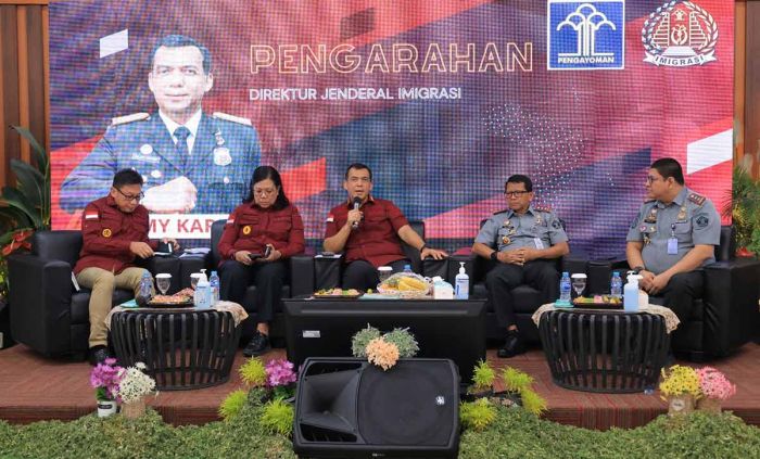 Di Kanim Tanjung Perak, Dirjen Imigrasi Minta Jajaran Kompak dan Bangun Budaya Saling Memperkuat Di Kanim Tanjung Perak, Dirjen Imigrasi Minta Jajaran Kompak dan Bangun Budaya Saling Memperkuat