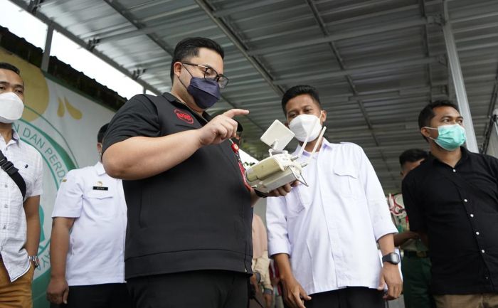 Bupati Dhito Fasilitasi Kepemilikan Drone Bagi Petani Milenial Bupati Dhito Fasilitasi Kepemilikan Drone Bagi Petani Milenial