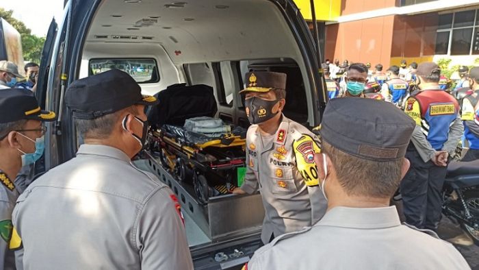 Tunjang Kinerja Bhabinkamtibmas, Kapolda Jatim Bagikan 250 Motor Dinas dan 2 Ambulans Tunjang Kinerja Bhabinkamtibmas, Kapolda Jatim Bagikan 250 Motor Dinas dan 2 Ambulans