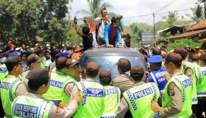 Polda Jatim Tetapkan Dua Tersangka Kasus Kerusuhan Tambang di Banyuwangi Polda Jatim Tetapkan Dua Tersangka Kasus Kerusuhan Tambang di Banyuwangi