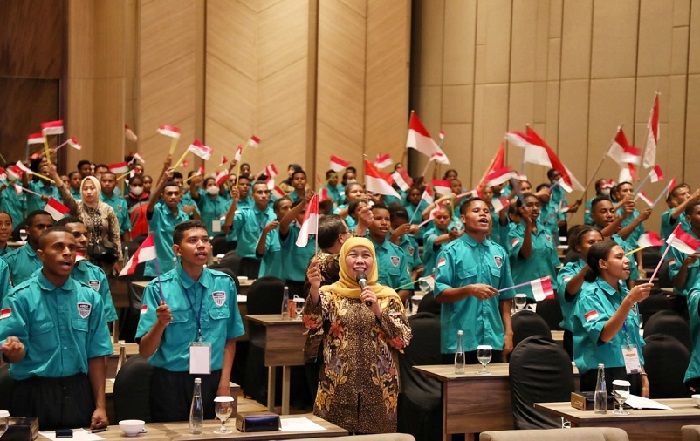 Terima 155 Siswa Papua Lewat Program ADEM di Jatim, Khofifah Ingatkan Pesan Bung Karno Terima 155 Siswa Papua Lewat Program ADEM di Jatim, Khofifah Ingatkan Pesan Bung Karno