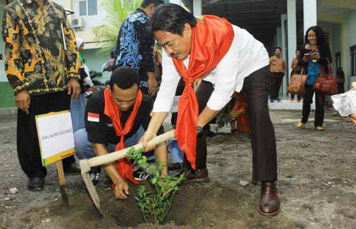 Hari Bumi, Wabup Sidoarjo Bersama Siswa Pecinta Alam Tanam Pohon