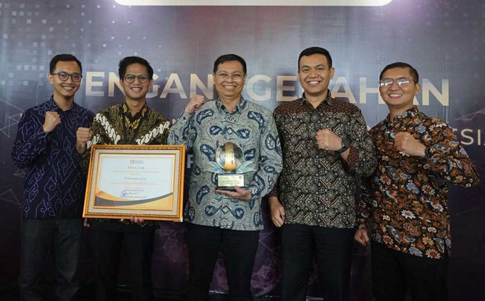 Petrokimia Gresik Terima Penghargaan National Lighthouse Industri 4.0 Dari Kemenperin Petrokimia Gresik Terima Penghargaan National Lighthouse Industri 4.0 Dari Kemenperin