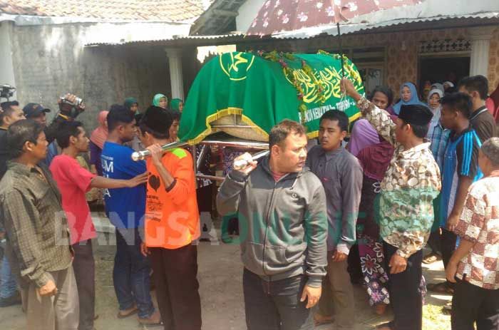 Sesak Nafas Saat MPLS, Siswa SMK di Jombang Meninggal Dunia Sesak Nafas Saat MPLS, Siswa SMK di Jombang Meninggal Dunia