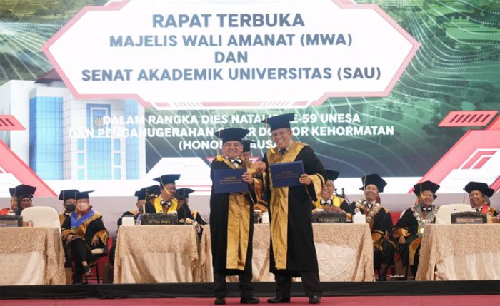 Sekjen Kemenkumham Raih Gelar Kehormatan Doktor Honoris Causa dari Unesa