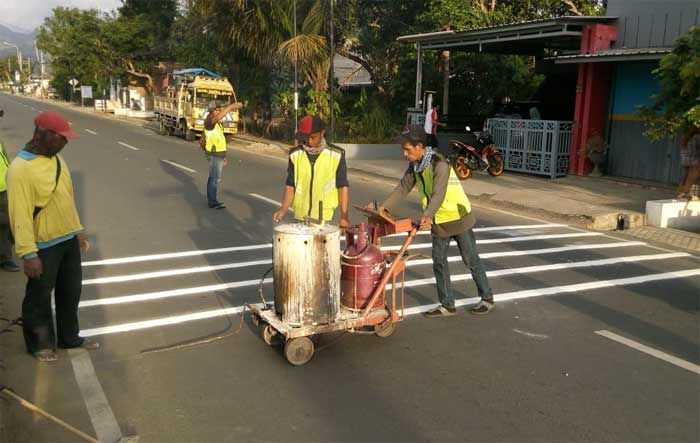 Dishub Pacitan Penuhi Janji Pasang Garis Kejut di Perempatan Mbah Takim