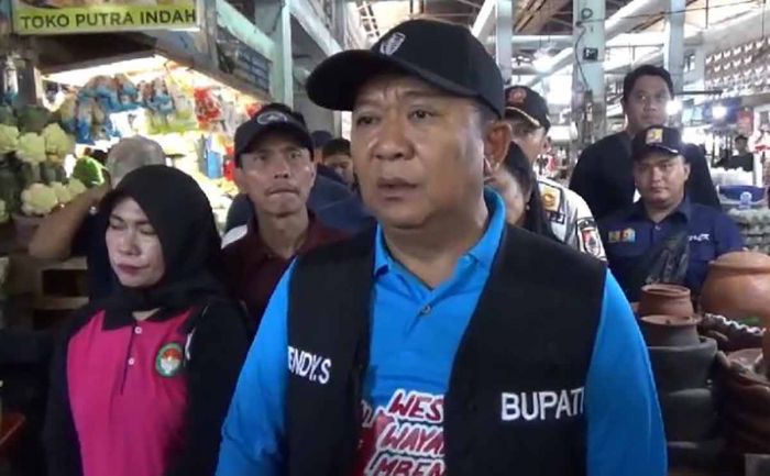 Stok Tomat Melimpah, Bupati Jember Ingin Datangkan Investor Stok Tomat Melimpah, Bupati Jember Ingin Datangkan Investor