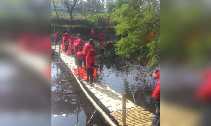 Gandeng PT. Multi Bintang dan Bank Sampah, 2.500 Relawan Aliansi Air Mojokerto Bersih-bersih Sungai