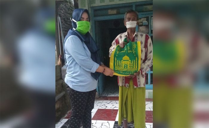 Anis Ambiyo Putri Bagikan Ribuan Sembako kepada Warga Kurang Beruntung