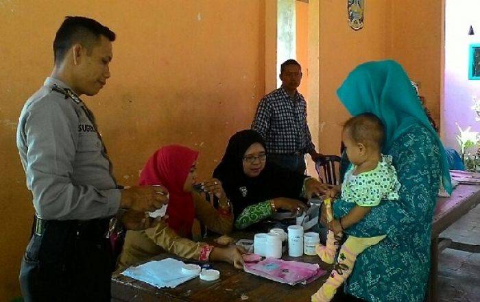 Cegah Vaksin Palsu, Polsek Bondowoso Pantau Kegiatan Posyandu Cegah Vaksin Palsu, Polsek Bondowoso Pantau Kegiatan Posyandu