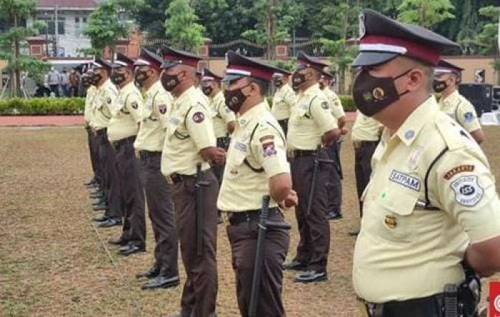 Mulai Hari ini, Seragam Satpam Berganti Warna Mulai Hari ini, Seragam Satpam Berganti Warna