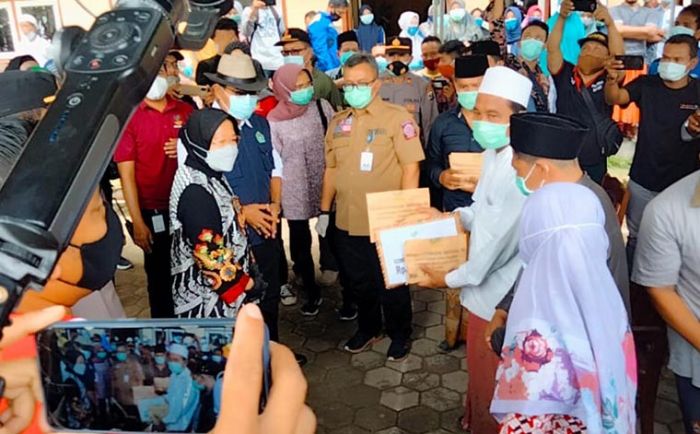 Kunjungi PP An-Nidhomiyah Pamekasan yang Tertimpa Longsor, Mensos Serahkan Sejumlah Bantuan