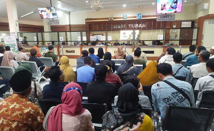 Program Pemutihan Pajak, Antrean di Kantor Samsat Tuban Meningkat Program Pemutihan Pajak, Antrean di Kantor Samsat Tuban Meningkat