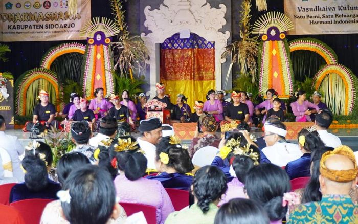 Umat Hindu di Sidoarjo Gelar Dharma Shanti, Dimeriahkan Tampilan Kesenian dan Baksos