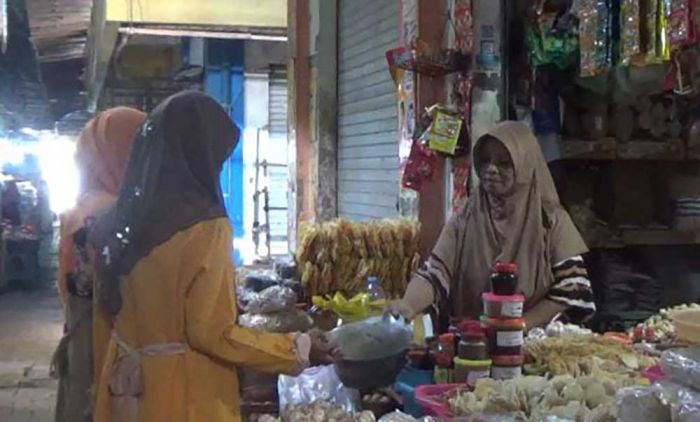 Harga Bapok di Pasar Tradisional Bangkalan Terus Melonjak, Beras Tembus Rp16 Ribu per Kg Harga Bapok di Pasar Tradisional Bangkalan Terus Melonjak, Beras Tembus Rp16 Ribu per Kg