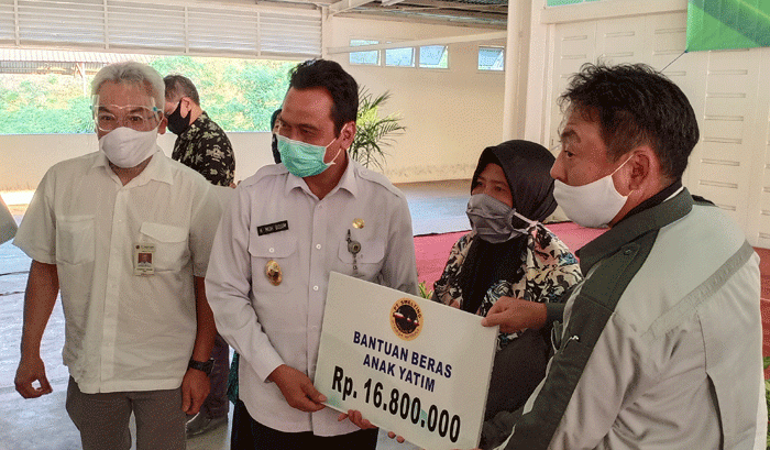 PT Smelting Gelontor CSR Rp 1 M untuk APBDes Roomo Gresik PT Smelting Gelontor CSR Rp 1 M untuk APBDes Roomo Gresik