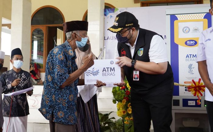 Resmikan ATM Beras, Bupati Kediri Berharap Bisa Bantu Keluarga Terdampak Pandemi