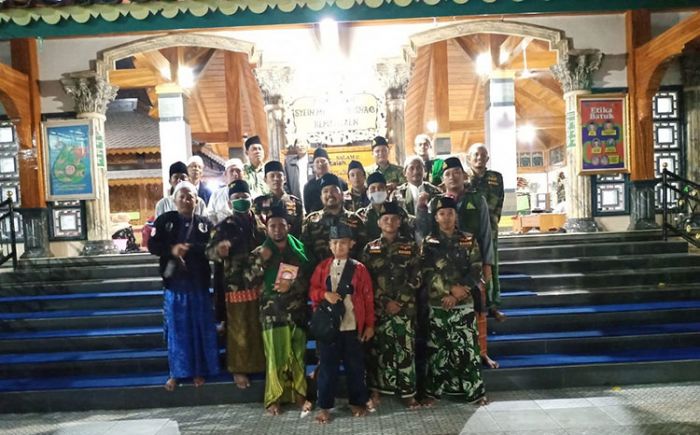 Peringati Harlah PKB ke-22, Wakil DPRD Bangkalan Lakukan Ziarah Peringati Harlah PKB ke-22, Wakil DPRD Bangkalan Lakukan Ziarah