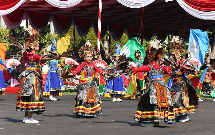 Sambut HUT ke-80 RI, Wali Kota Eri Ajak Semarakkan Kemerdekaan dengan Berbagai Lomba dan Pertunjukan Sambut HUT ke-80 RI, Wali Kota Eri Ajak Semarakkan Kemerdekaan dengan Berbagai Lomba dan Pertunjukan