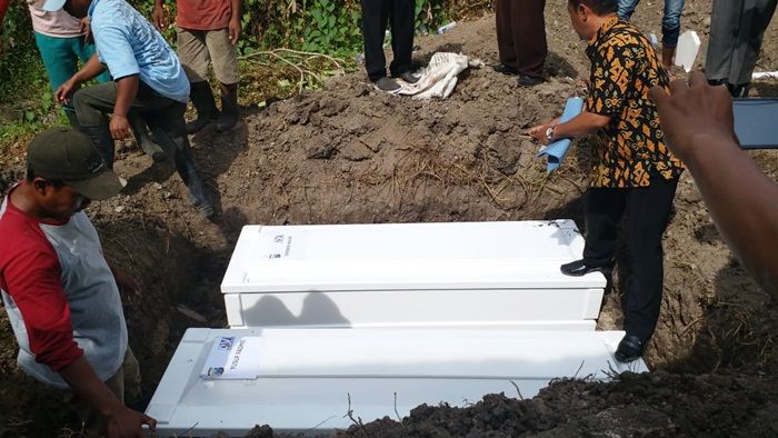 Dita Oepriyanto dan Dua Anaknya Dikubur di Dita Oepriyanto dan Dua Anaknya Dikubur di
