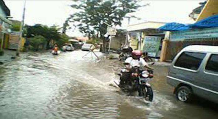 Tiga Tanggul Jebol, Lamongan Mulai Dikepung Banjir, BPBD Siaga Penuh Tiga Tanggul Jebol, Lamongan Mulai Dikepung Banjir, BPBD Siaga Penuh