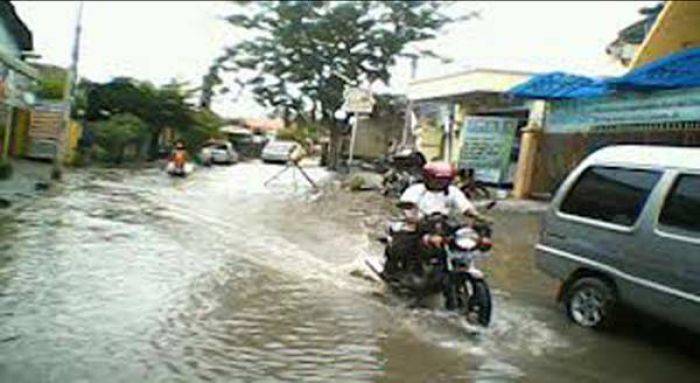 Tiga Tanggul Jebol, Lamongan Mulai Dikepung Banjir, BPBD Siaga Penuh