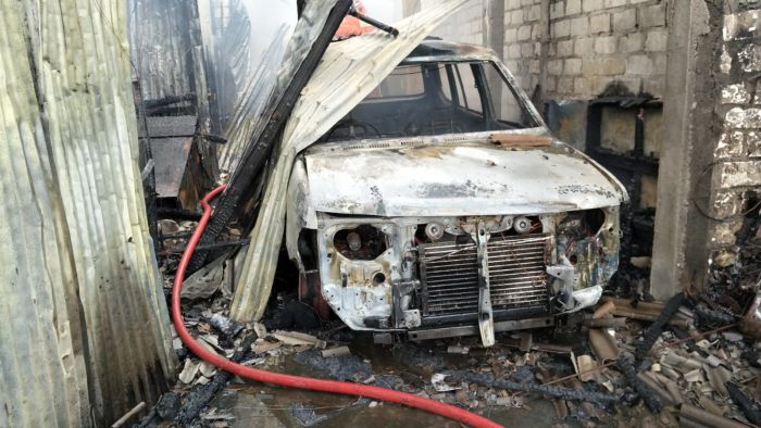 Percikan Listrik Picu Kebakaran Rumah dan Kios Bensin di Roomo Gresik, Dua Mobil Hangus