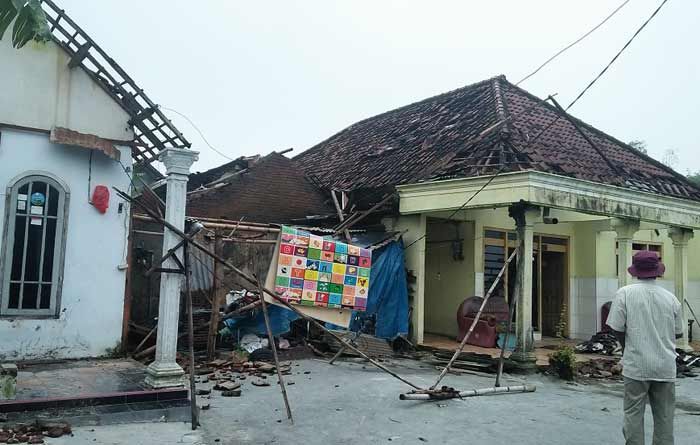 Belasan Rumah di Jogoroto Disapu Angin Kencang