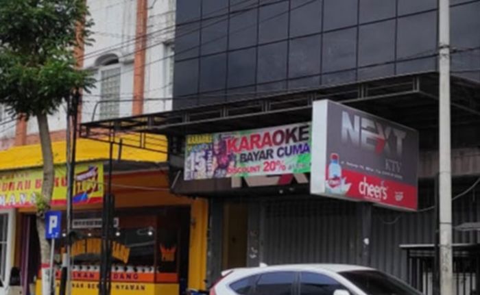 Diduga Sediakan Jasa Prostitusi, Karaoke Next di Kota Blitar Digerebek Polda Jatim Diduga Sediakan Jasa Prostitusi, Karaoke Next di Kota Blitar Digerebek Polda Jatim