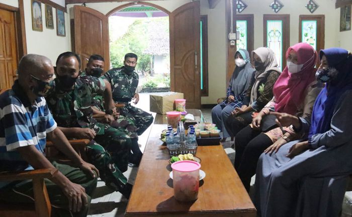 Hari Pertama Bertugas di Kodim Ngawi, Dandim Baru Sambangi Anggota yang Sakit