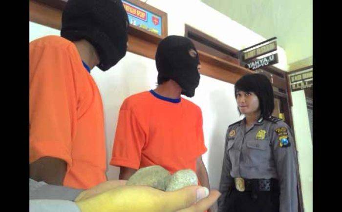 Dituduh Curi Sandal, 2 Sopir di Kediri Keroyok Teman Kerja Pakai Batu Bata Dituduh Curi Sandal, 2 Sopir di Kediri Keroyok Teman Kerja Pakai Batu Bata