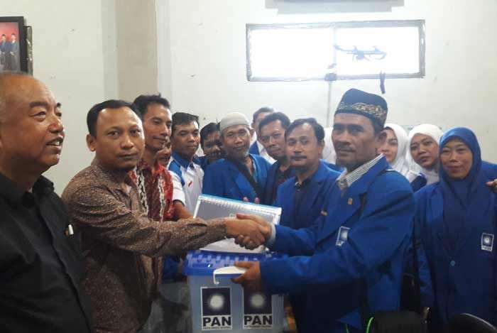 Diiringi Pencak Macan, PAN Gresik Serahkan Berkas Verifikasi Parpol ke KPUD Diiringi Pencak Macan, PAN Gresik Serahkan Berkas Verifikasi Parpol ke KPUD