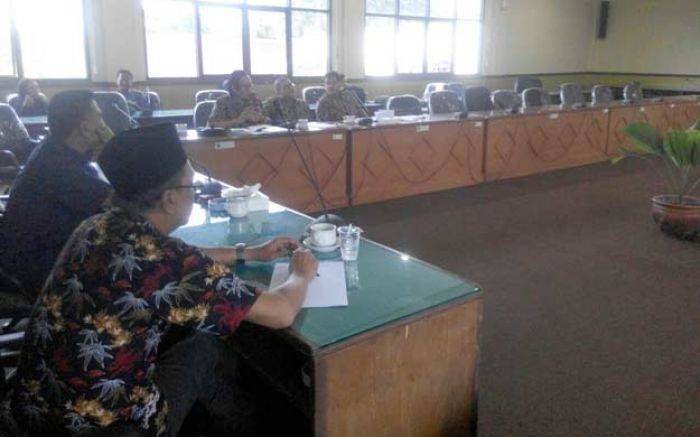 Dirut Emoh Cairkan Anggaran, PDAM Sidoarjo Kritis, Listrik Terancam Diputus Dirut Emoh Cairkan Anggaran, PDAM Sidoarjo Kritis, Listrik Terancam Diputus