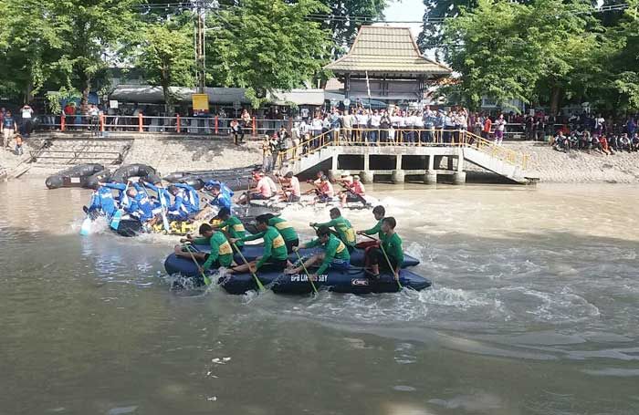 Keseruan Lomba Perahu Karet Meriahkan HUT Armada Tahun 2017 Keseruan Lomba Perahu Karet Meriahkan HUT Armada Tahun 2017