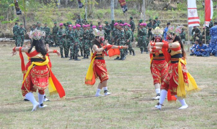Tari Bapang Meriahkan Penutupan TMMD 106 Kodim 0818 Tari Bapang Meriahkan Penutupan TMMD 106 Kodim 0818