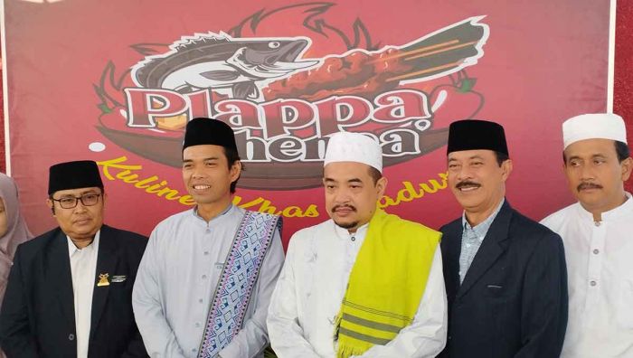 UAS Resmikan Cafe dan Resto Palappa Genna UAS Resmikan Cafe dan Resto Palappa Genna