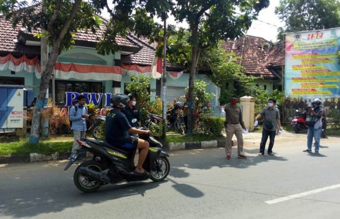 Dukung Penanganan Covid-19, Kantor PWI Lamongan Dijadikan Penginapan Paramedis Dukung Penanganan Covid-19, Kantor PWI Lamongan Dijadikan Penginapan Paramedis