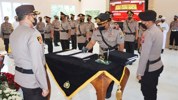 Pimpin Sertijab Kapolsek dan PJU, Kapolres Pasuruan Ajak Seluruh Personel Dukung Pejabat Baru Pimpin Sertijab Kapolsek dan PJU, Kapolres Pasuruan Ajak Seluruh Personel Dukung Pejabat Baru