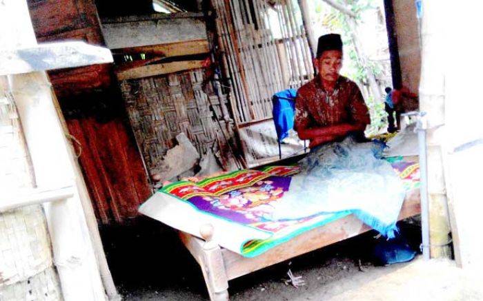 Khamim, Kakek Renta di Jombang yang Tinggal di Kandang Ayam, Tetap Istiqomah Salat Khamim, Kakek Renta di Jombang yang Tinggal di Kandang Ayam, Tetap Istiqomah Salat
